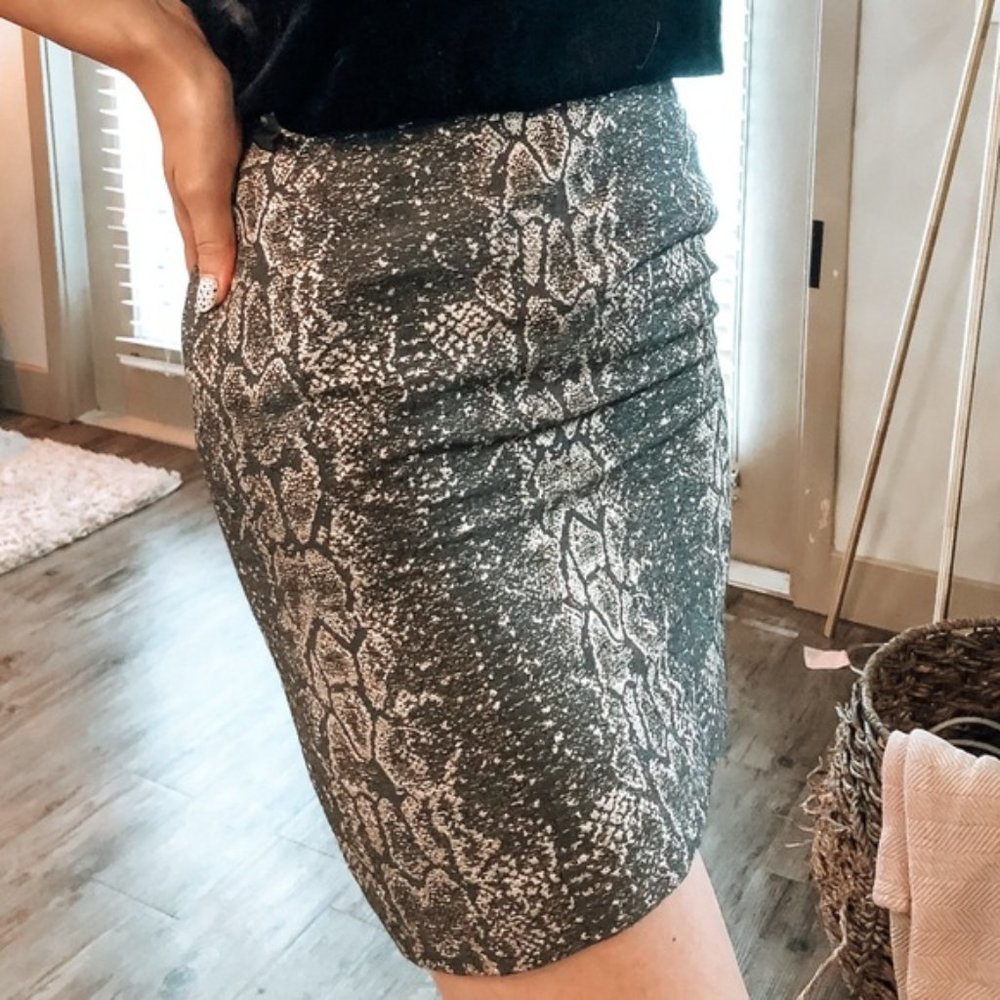 Gianni Bini Snakeskin Python Skirt Size 2